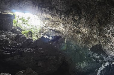 Monumento Natural da Gruta do Lago A 'nın içinden görünüm