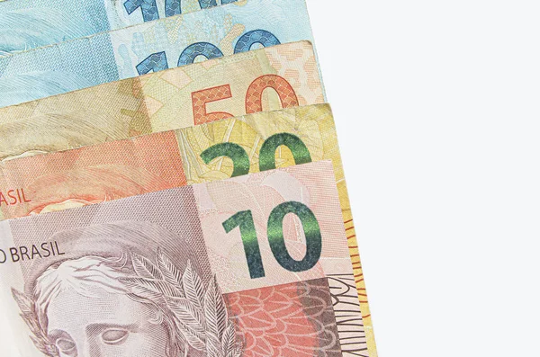 Brezilya real banknotlar arka plan beyaz izole.