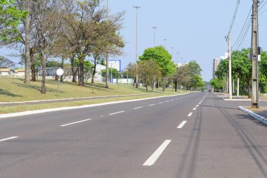 Büyük tek yönlü cadde