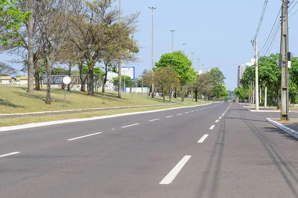 Gran avenida unidireccional — Foto de Stock