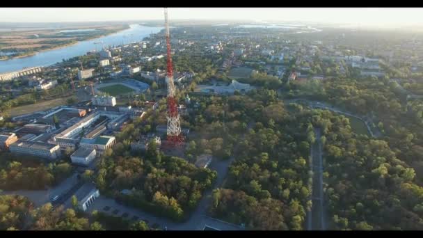Fra Høyde 100 Meter Det Tårn Kringkasting Radiosendinger Bygater Strekker – stockvideo