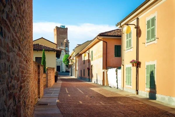 Blick Auf Den Mittelalterlichen Turm Und Das Stadtzentrum Von Barbaresco — Stockfoto