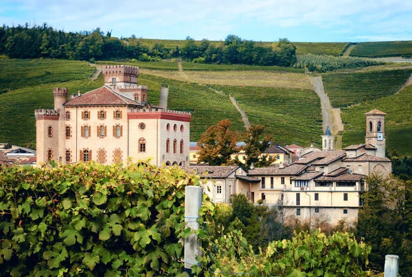 Panorama Dari Barolo Piedmont Italia Dengan Kota Kastil Abad Pertengahan — Stok Foto