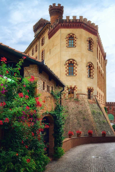 Jalan Jalan Barolo Piedmont Italia Dengan Kota Dan Kastil Abad — Stok Foto