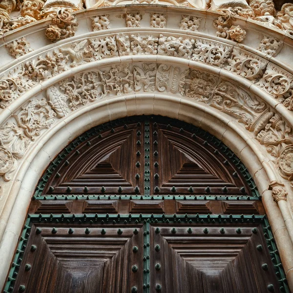 Detalhe da porta exterior para a igreja do Convento de Chris — Fotografia de Stock