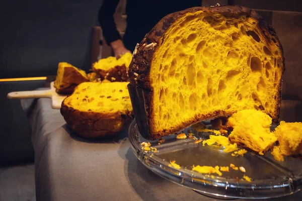 Panettone tasting event in italy — Stock Photo, Image
