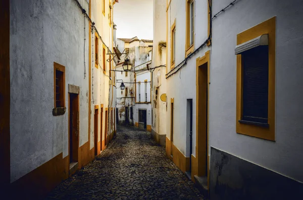 Улицы Эворы (Португалия) на закате — стоковое фото
