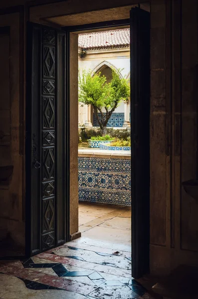 Door to the cloister of the convent of christ, ancient templar s — Stock Photo, Image