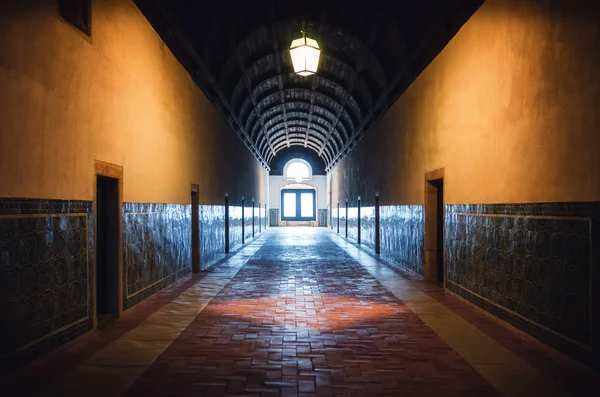 Mesih manastırının yurt koridoru, antik tapınak str