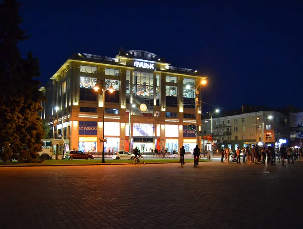 Gece. Merkez mağaza, Lutsk, Ukrayna