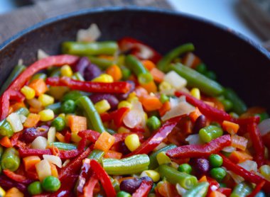 bir tavada sebze Komposto