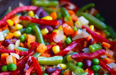 bir tavada sebze Komposto