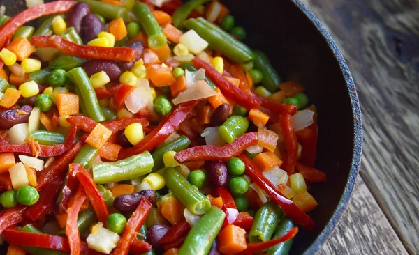 bir tavada sebze Komposto