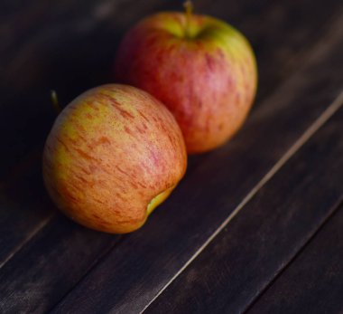 Natürmort olgun elma ve yulaf