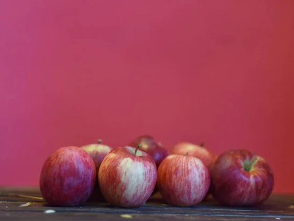 Ripe Red Apples Pink Background — Stock Photo, Image