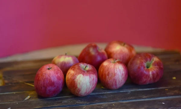 Ripe Red Apples Pink Background — Stock Photo, Image