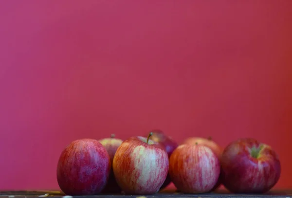Ripe Red Apples Pink Background — Stock Photo, Image
