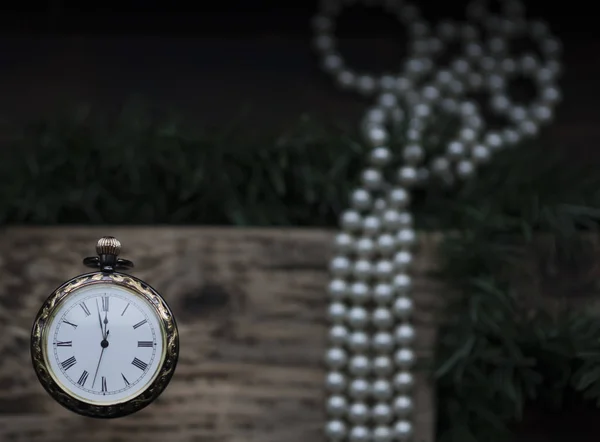 Reloj Bolsillo Vintage Fondo Del Árbol Navidad — Foto de Stock