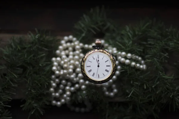 Relógio Bolso Vintage Fundo Árvore Natal — Fotografia de Stock