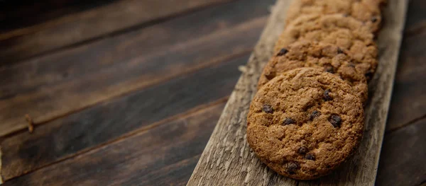 çikolata parçaları ile yulaf ezmeli kurabiye