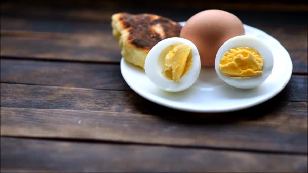 Ovos Fervidos Estão Uma Chapa Branca Deles Vai Vapor — Vídeo de Stock