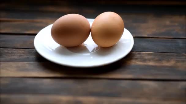 Oeufs Bouillis Reposent Sur Une Assiette Blanche Eux Vapeur — Video