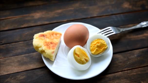 Boiled Eggs Lie White Plate Them Goes Steam — Stock Video