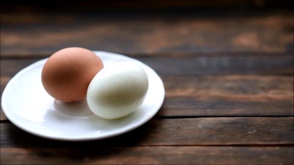 Ovos Fervidos Estão Uma Chapa Branca Deles Vai Vapor — Vídeo de Stock
