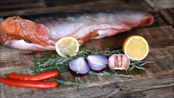 Рыба Сырая Свежие Овощи — стоковое видео