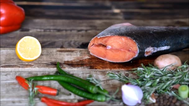 Pescado Rojo Verduras Crudas Frescas — Vídeos de Stock