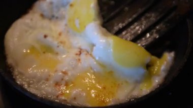 Tavada kızarmış yumurta.