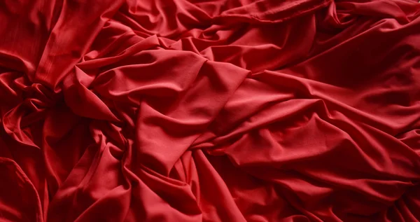 kırmızı kumaş kıvrımları