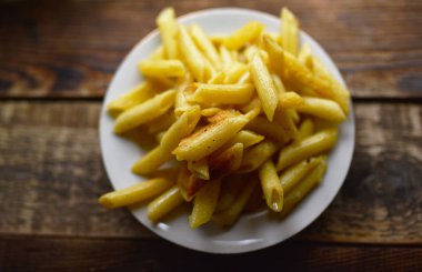 baharat ile kızarmış makarna
