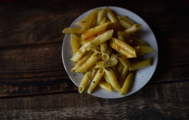 baharat ile kızarmış makarna