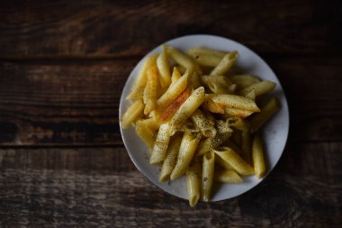 baharat ile kızarmış makarna