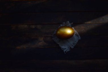 Paskalya Altın yumurta el boyaması