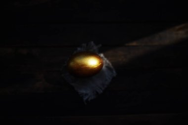 Paskalya Altın yumurta el boyaması