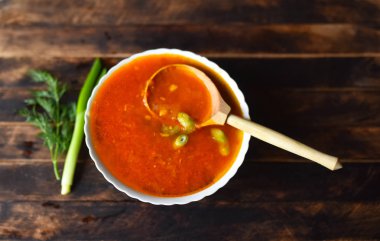 otlar ile geleneksel domates çorbası