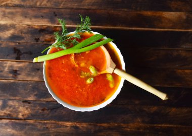 otlar ile geleneksel domates çorbası