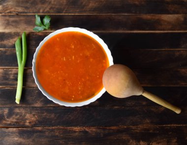 otlar ile geleneksel domates çorbası