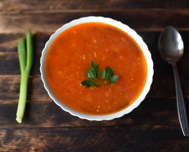 otlar ile geleneksel domates çorbası