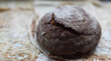 Çavdar ekmeği ve buğday tortilla.