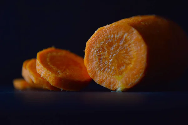 Zanahoria Naranja Madura Sobre Fondo Negro — Foto de Stock