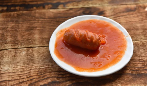 Embutidos Calientes Con Cortes Salsa Tomate —  Fotos de Stock