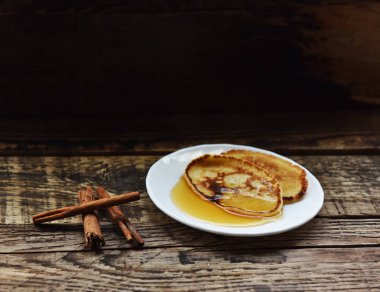 Ballı gözleme, tarçınlı Cassia