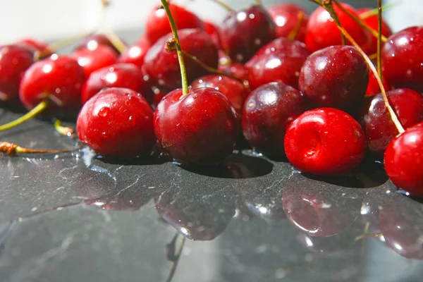 Red Ripe Cherries Twigs — Stock Photo, Image