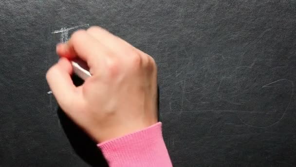 Hou Van Hand Schrijven Tekst Met Krijt Blackboard — Stockvideo