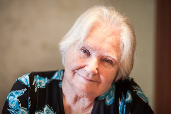 Mujer Adulta Mayor Sonrisa Cámara Abuela Anciana — Foto de Stock