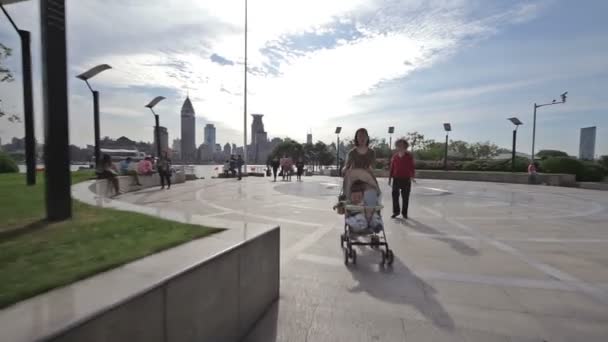 Shanghai China 2013 April May Waitan Embankment Shanghai Walking Crowds — Stock Video