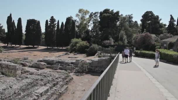 Visita las ruinas del teatro griego — Vídeo de stock